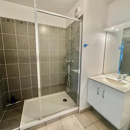 Spacieux Avec Balcon - A 50m De La 아파트