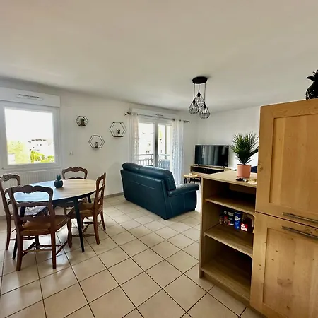 Spacieux Avec Balcon - A 50m De La 아파트 *