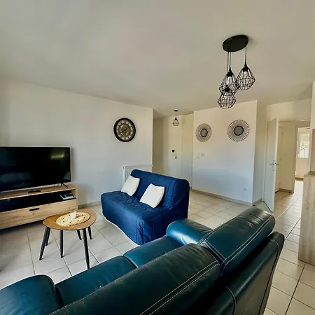 Spacieux Avec Balcon - A 50m De La 아파트 *