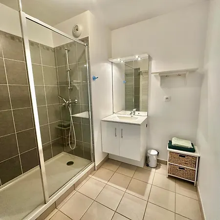 Spacieux Avec Balcon - A 50m De La *