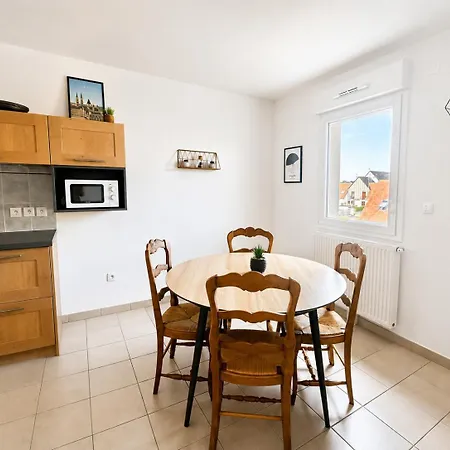 Spacieux Avec Balcon - A 50m De La *