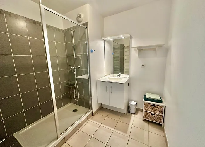 Spacieux Avec Balcon - A 50m De La *